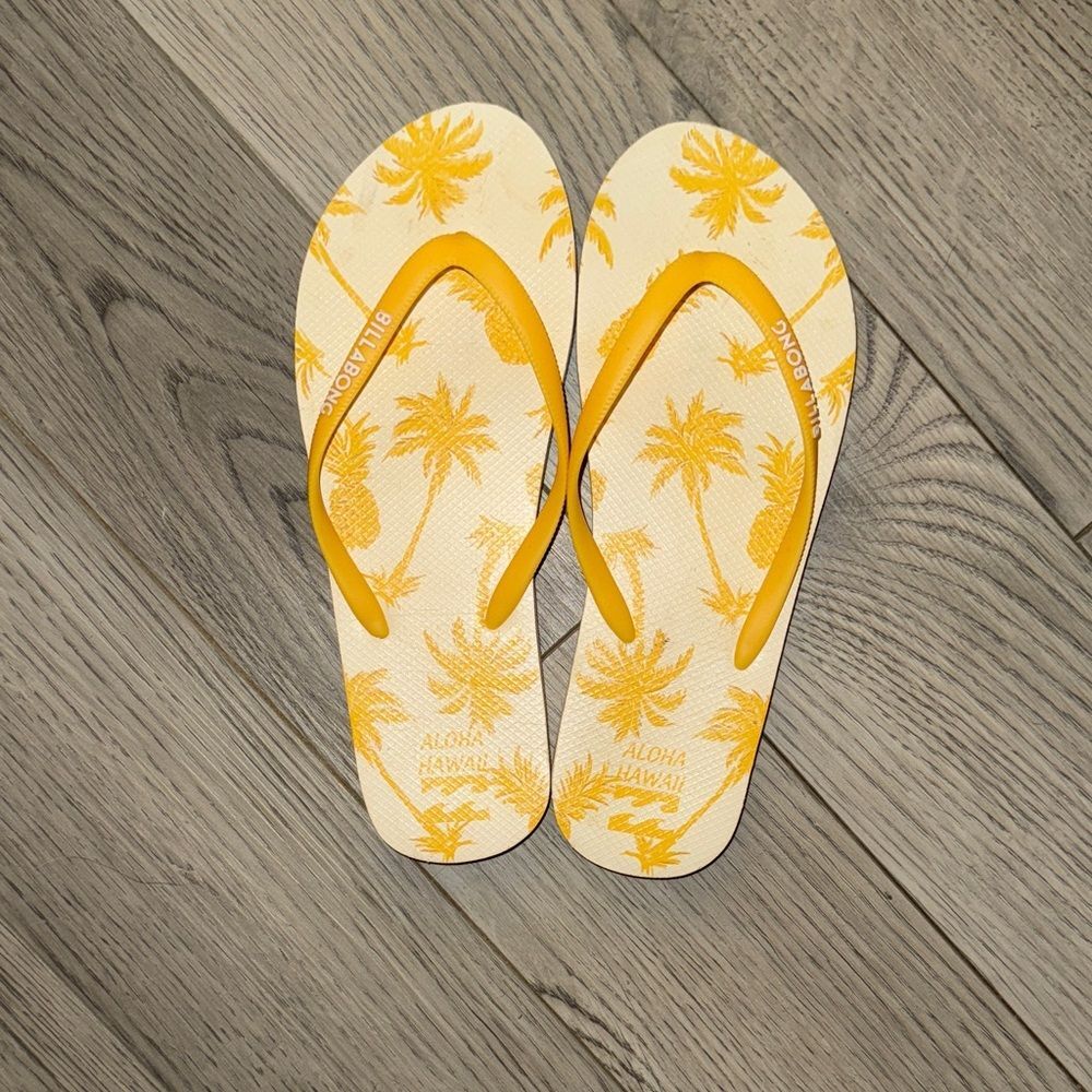 Billabong Cream and Yellow Palm Flip Flops Womens size 7
